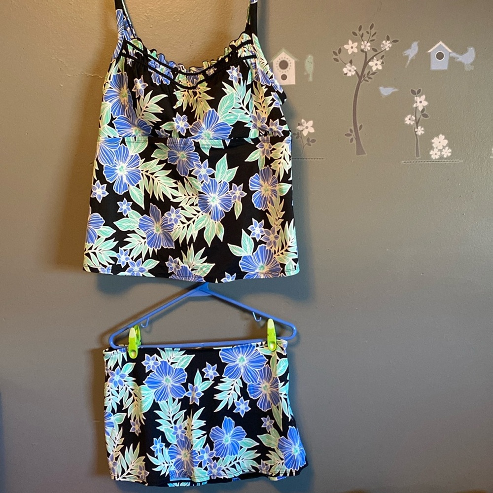 💙A great tankini for summer and tropical vacations.